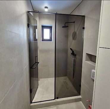 Душевые перегородки и ограждения: В этой серии перегородки из бронзового стекла! Современные душевые — 3