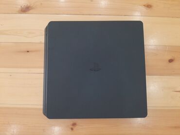 прокат плейстейшен 4: PlayStation 4 Slim✅️ Yaddaş:500 GB Üstündə 2 Pult və 6 Disk Verilir