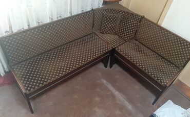 Ugaone garniture: Ugaona garnitura (klupa) za kuhinju ili trpezariju, sa dva jastučeta — 4
