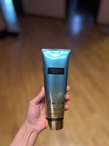 Victoria’s Secret bədən baxımı dəsti Məhsullar: - Aqua Kiss Fragrance