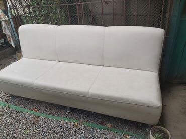 деревянный диван: Цвет - Белый, Б/у