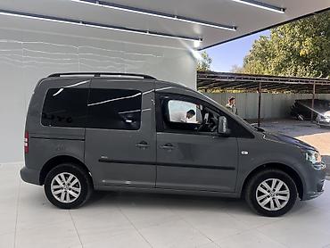 места: Volkswagen Caddy: 2013 г., 1.2 л, Механика, Бензин, Универсал — 4