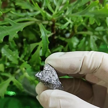 Qiymətli daşlar: Metalik Təbii Daşlar Satılır | Nadir Parlaq Mineral Daşlar | Orijinal — 15