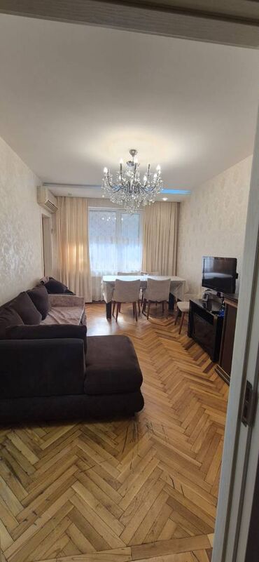 Uzunmüddətli kirayə mənzillər: 20 yanvar və əcəmi metrolarına yaxın,Qiziltac restoranin arxası,240 — 7