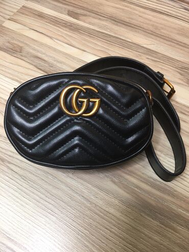 сумка чёрная: Шикарная Сумочка Gucci, 2 в одном с ремнём и с цепочкой. можно носить