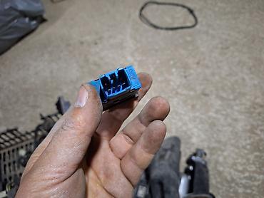 Датчики, сенсоры, предохранители: Продаю разное кнопки от разных машин — 16