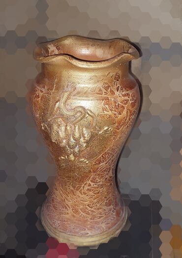qartenziya gulu: Bir vaza, Keramika