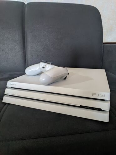 PS4 (Sony PlayStation 4): Продаю консоль Ps 4 pro 1 тэрик третья ревизия цвет белый матовый