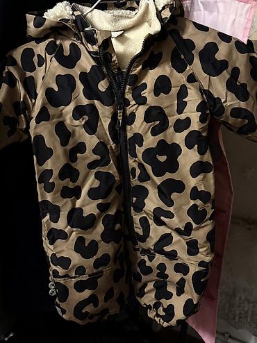 Верхняя одежда: Продаю детские куртки от H&M (6/9 мес)-1500 сом и Chicco — 1