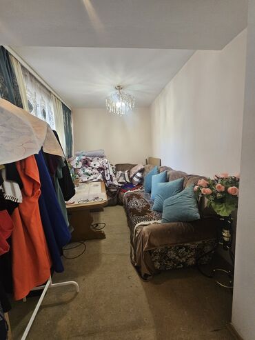 дом меняю на квартиру бишкек: 3 комнаты, 61 м², Индивидуалка, 3 этаж, Косметический ремонт