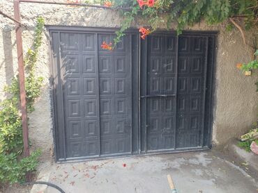 Masa və oturacaq dəstləri: Darvaza qapı 2 bir yerde 500 manat ünvan bine 
!(g apte