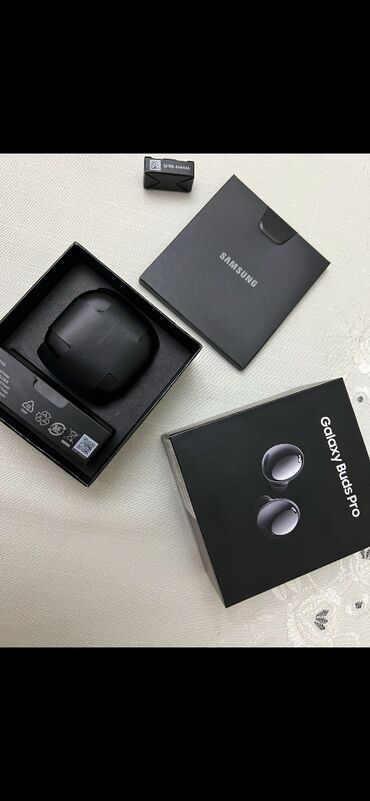 Qulaqlıqlar: Samsung Buds Pro satilir. yenidi. hediyye alinib. istifade eden