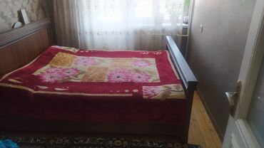 воздушная кровать: Б/у, Двуспальная кровать, Без подьемного механизма, С матрасом, Без выдвижных ящиков