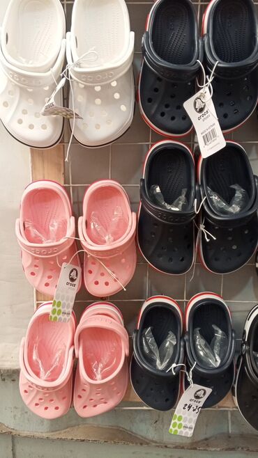 обувь 44: Удобные и практичные сабо от Crocs. Легкие и комфортные, идеально