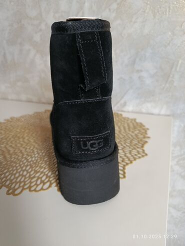 термо обувь женская: UGG — женские замшевые угги с платформой - Цвет: черный - Материал