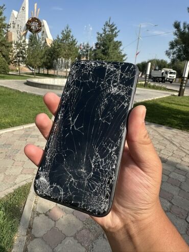продать айфон на запчасти: IPhone 11, Черный
