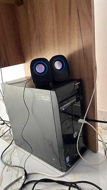 foni: HP masaüstü kompüter dəsti Tərkib: - HP qüllə tipli sistem bloku (hp — 2