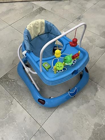 usaq divani: Uşaq gəzdirəci (yürütmə arabası) – mavi rəngdə Normal veziyyetde 60 — 1