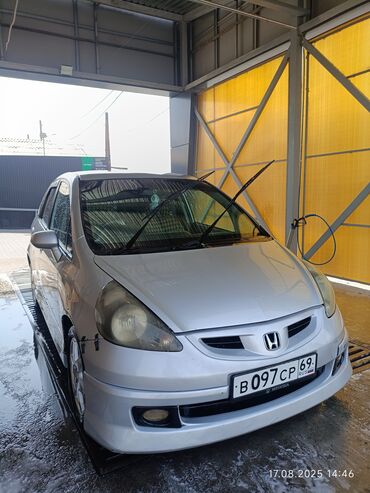 мерседес фар: Серебристый хэтчбек Honda Fit с компактным кузовом, идеально