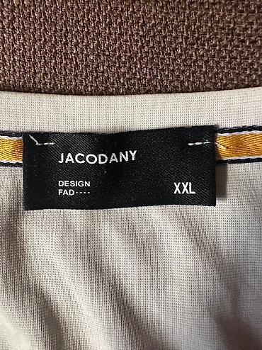 фудбол: Бежевая футболка бренда Jacodany.В хорошем качестве.Размер XXL,также — 3