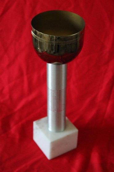 Stilski postamenti: STARI PEHAR | Stari pehar sa mermernim postoljem, visok oko 39 — 9