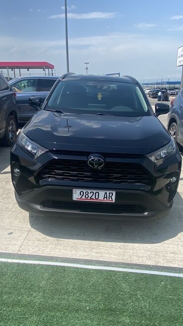 тойота рх: Черный кроссовер Toyota RAV4. Эта модель отличается современным