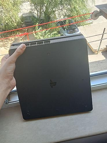 pilesteşın 4: PlayStation 4 (PS4) Slim oyun konsolu Xüsusiyyətlər: - Rəsmi PS — 2