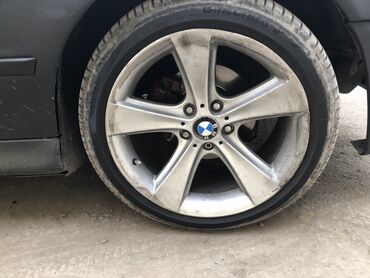 Disk təkərlər: BMW E60 kuzanin Diskileridi ideal veziyetdedi qabax sag terefde biraz