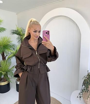 Kompleti: Zenski komplet – jakna i pantalone
S M L Xl
3700din — 11