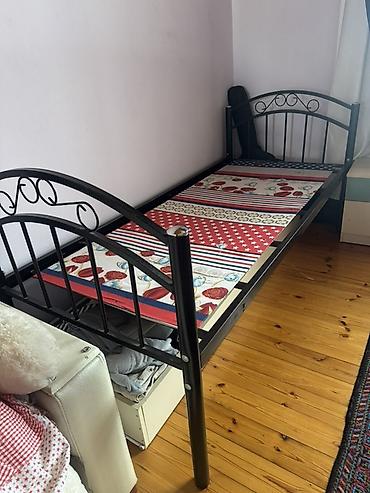 dəmir bockalar: 2 neferlik yataq desti satilir. Alt ustde yeni iki mertebe olaraqda — 2