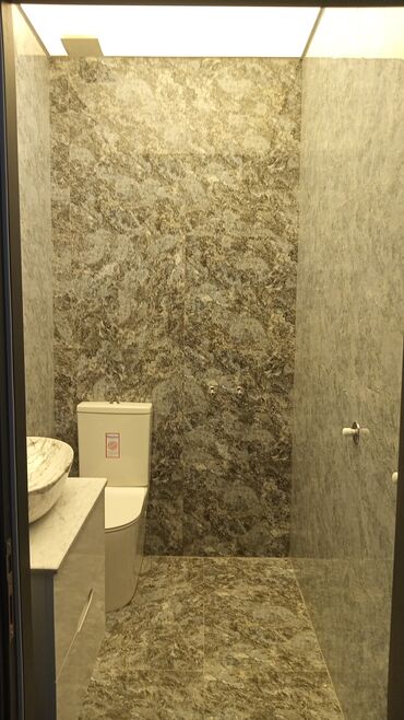 Ofislər: Azadllq metro st çıxışında 1) 7 otaqlı yeni binanın 2 ci mərtəbəsində — 15