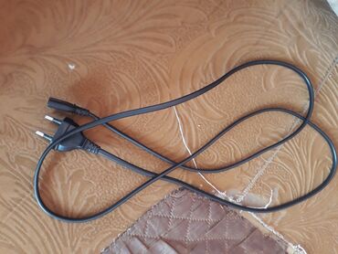 PS4 (Sony Playstation 4): Sony PlayStation 4 (PS4) Slim oyun konsolu Xüsusiyyətlər: - Model — 10