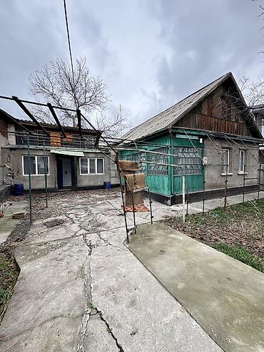 Продажа коттеджей и домов: ✨Продаётся дом в г. Шопоков✨ 🏡Характеристики: • Участок - 7 соток • — 2