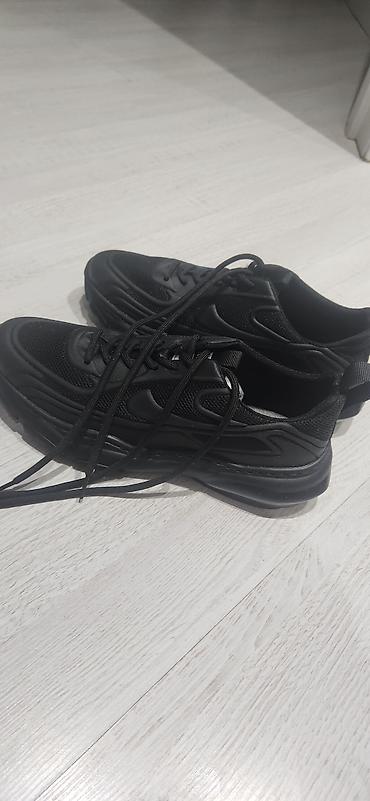 мужской макас: Кроссовки мужские, черные - Универсальный дизайн total black — 2