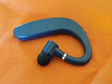 Slušalice: Prodajem bežičnie Bluetooth slušalice sa kućištima. 1) Bela TWS — 16