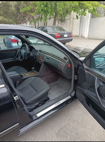 çeşqa 2 mator: Mercedes-Benz E 240: 2.4 l | 2000 il Sedan