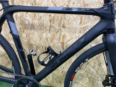 İdman velosipedləri: Karbon yol/gravl velosipedi Texniki xüsusiyyətlər: - Karbon monokok — 5