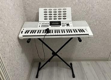 Синтезатор Kurzweil KP40 (белый) на стойке - 61 полноразмерная