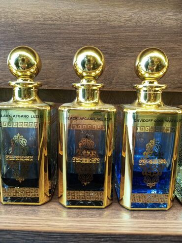 Парфюмерия: Представлена обширная коллекция прямоугольных флаконов для парфюмерии — 8