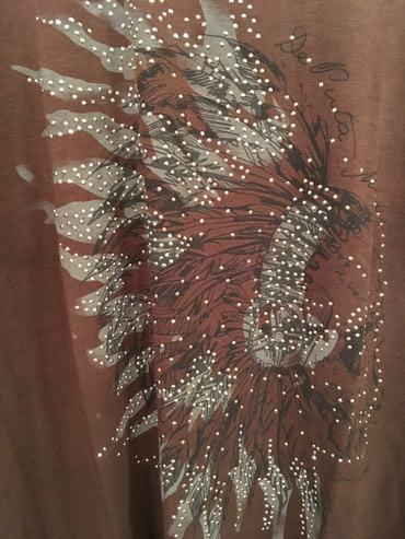 Majice: De Puta Madre original majca lepe braon boje, sa cirkonima. Dužina — 3