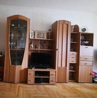 Çəngəllər: TV altlığı, Kredit yoxdur