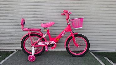 Детские велосипеды: Детский велосипед в синем цвете, оснащенный дополнительными боковыми — 17