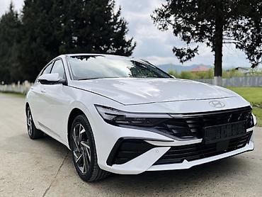 16 tekerler: Hyundai Elantra – ağ rəngli, müasir dizaynlı sedan - Xarici görünüş — 2