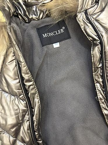 лыжы детские: Детский зимний комбинезон Moncler, размер 9M. - Теплый пуховый — 2
