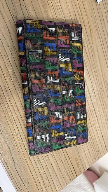 fendi cantalar: Məhsul: Rəngarəng naxışlı uzun pul kisəsi/kartlıq Fendi Təsvir: - — 1