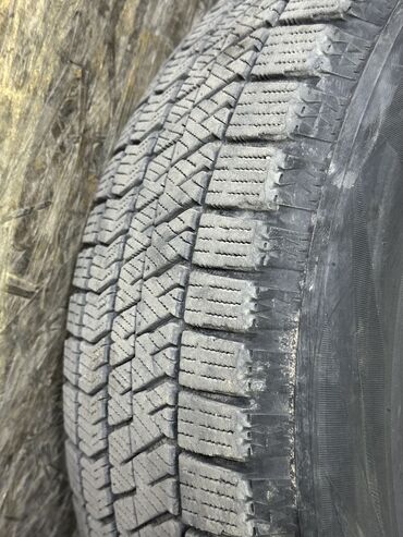 Шины: Шины 215 / 60 / R 17, Зима, Б/у, Комплект, Легковые, Япония, Bridgestone
