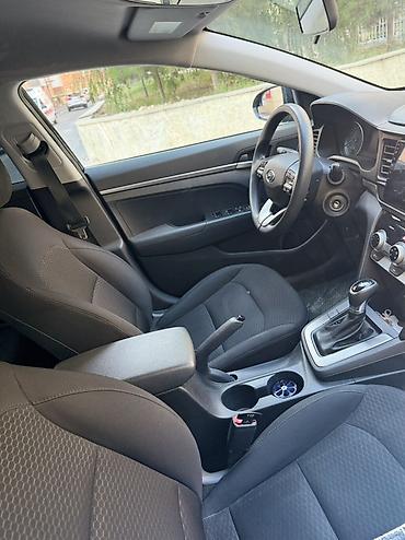 Hyundai: Hyundai Elantra: 2 л | 2019 г. Седан — 7