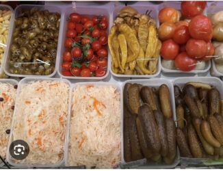 официанты на выезд: Срочно требуются помощники на соленья до 40 лет🔥🔥🔥район Кызыл-Аскер