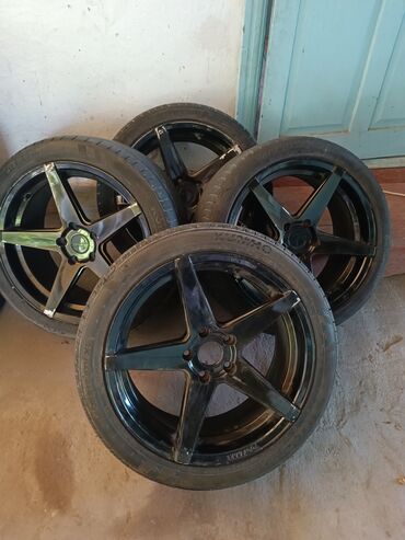 срочно срочно срочно продаю авто: Срочно Сатылат абалы жакшы 245/40R18