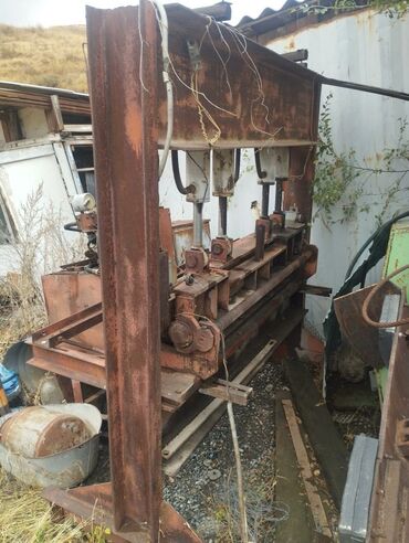 Другое оборудование для производства стройматериалов: Гильотина, разматыватель ( клеть) остаток кровельного металла, все — 5